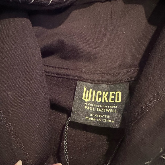 NWT Defy Gravity Wicked Pull Over Black Hoodie Sweatshirt Size XL - Picture 10 of 10